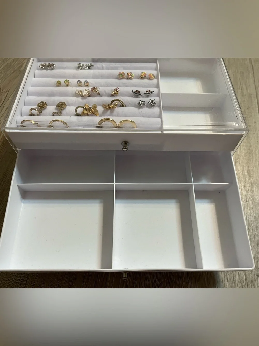 Girls' Jewelry Storage Box in White with 14 pairs of earrings included